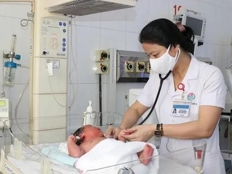 Hà Tĩnh: Mổ đẻ thành công thai nhi nặng hơn 6kg