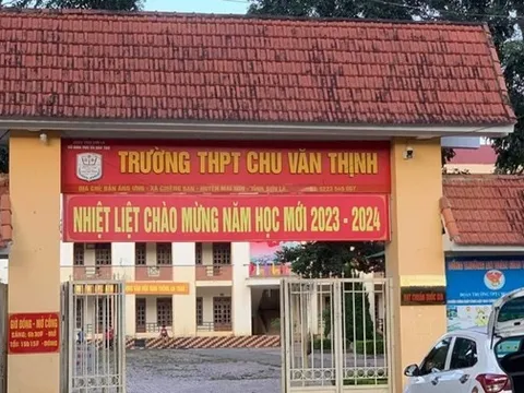 Tạm giữ nhân viên bếp ăn nghi bỏ độc vào thức ăn học sinh