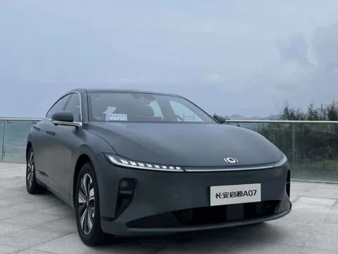 Mẫu sedan 'nhìn là mê' đối đầu Toyota Camry: đi 200 km không 'ăn' xăng, giá chỉ từ 520 triệu đồng