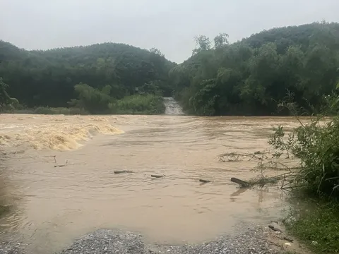 Thủ tướng: Sơ tán dân khỏi khu vực nguy hiểm, không để xảy ra chết người trong mưa lũ