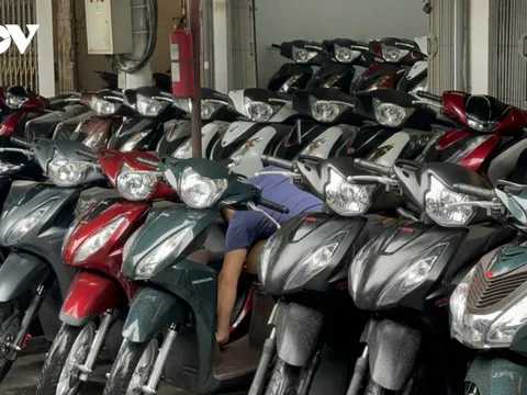 Thị trường xe máy cũ ế ẩm: Dân buôn "ngáp vặt”, lướt điện thoại đợi khách