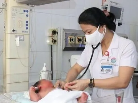 Một sản phụ Hà Tĩnh sinh con trai nặng hơn 6kg