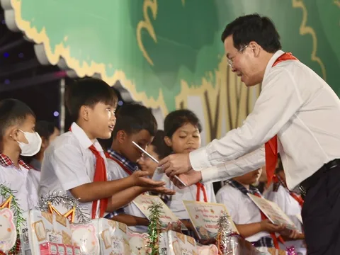 Chủ tịch nước dự Đêm hội Trăng rằm ở Bình Phước