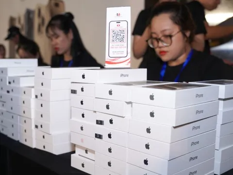 iPhone 15 chính thức mở từ 0h tại Việt Nam: Các hệ thống cháy sạch hàng, thu về trăm tỷ trong 1 đêm