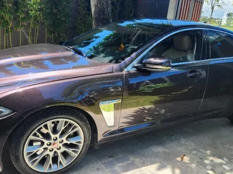 800 triệu muốn mua xe sang ít đụng hàng trong phân khúc ‘Mẹc E’ thì chiếc Jaguar XF này là lựa chọn đáng tham khảo
