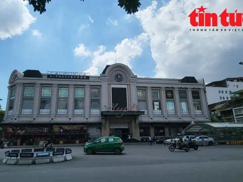 'Kỳ lạ' chợ trung tâm Hà Nội chỉ thấy người bán, không thấy người mua