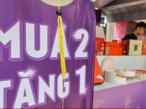 Sát đêm Trung thu, quầy bánh đua nhau giảm giá, đóng cửa sớm vì vắng khách