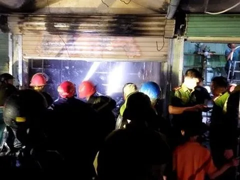 Quảng Bình: Cháy lớn ở chợ Ba Đồn, lính cứu hỏa tốc lực dập lửa