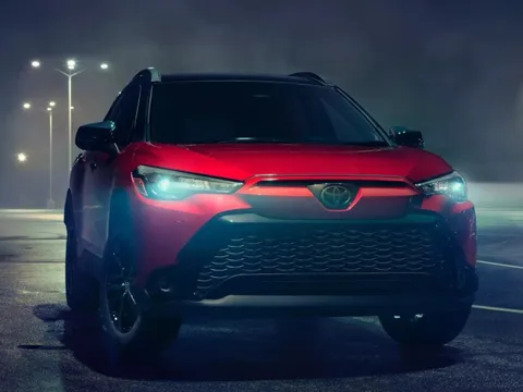 Nếu thấy Toyota Corolla Cross hơi hiền thì bạn có thể tham khảo phiên bản mới này: Phối lại màu là trông khác hẳn