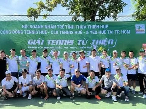 Đấu tennis gây quỹ tiếp sức 2 tân sinh viên nghèo đến trường