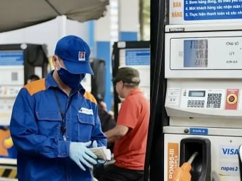 Lùi ngày điều chỉnh giá xăng dầu, dự báo giá có thể giảm