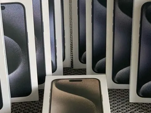 Chủ cửa hàng nói gì trước tin đồn iPhone 15 đội giá hàng triệu đồng do khan hàng?