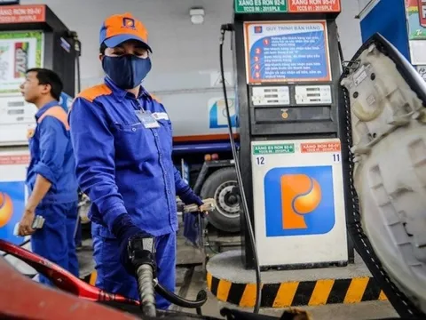 Lùi thời gian điều chỉnh giá xăng dầu