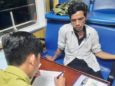 Xử lý người đàn ông lén lút đánh bắt ốc trong khu bảo tồn biển Côn Đảo