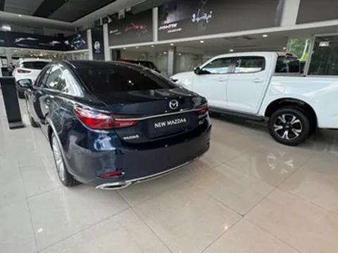 Thị trường ô tô Việt Nam tụt hạng, vì sao?