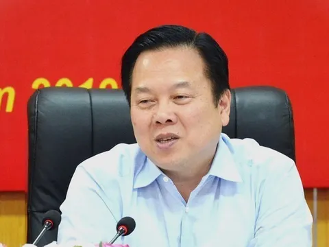 Chủ tịch ‘Siêu’ Ủy ban: ‘Có lúc, chúng tôi vừa chạy vừa xếp hàng’