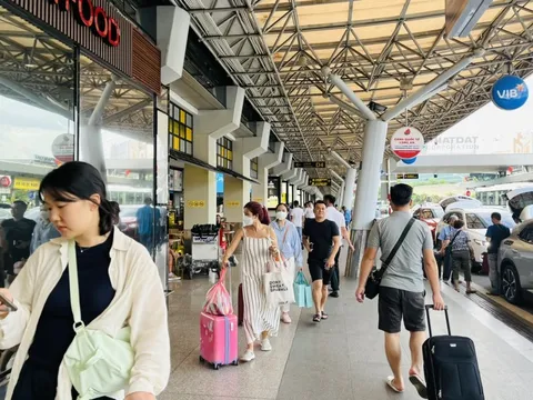 Giá vé máy bay Tết 2024 cao ngất ngưởng, nhiều chặng đã hết vé