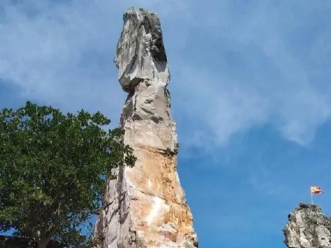 Thắng cảnh Hòn Vọng Phu ở Thanh Hóa lâm nguy