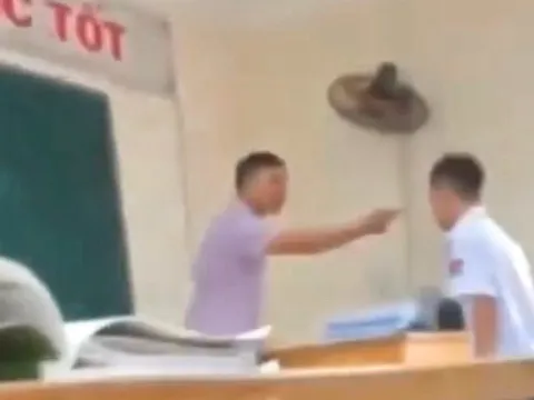 CLIP: Thầy giáo chỉ thẳng mặt, xưng “mày, tao” với học sinh ngay trên lớp học