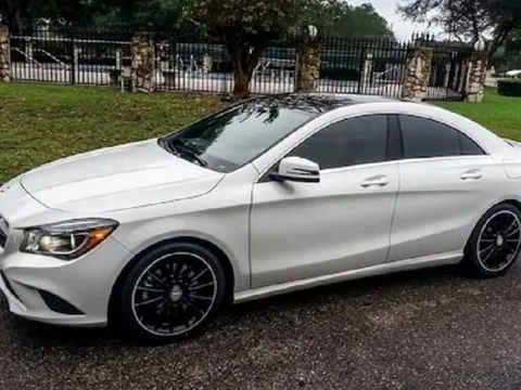 Ô tô dán nóc đen có bị phạt?