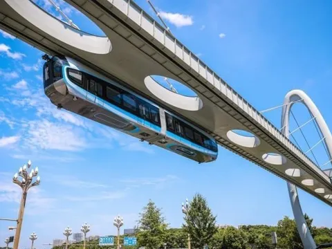 Video: Có gì bên trong tàu treo trên không Trung Quốc vừa chính thức vận hành?