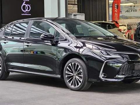 Toyota Corolla Altis 2023 ra mắt Việt Nam: Giá từ 725 triệu, thêm trang bị top phân khúc, thêm sức cạnh tranh trước Civic, Elantra