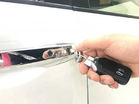 Công dụng chìa khóa cơ ẩn trong khóa thông minh ô tô