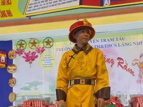 "Giang hồ mạng" Phú Lê tổ chức trung thu trong trường học: Do sơ suất