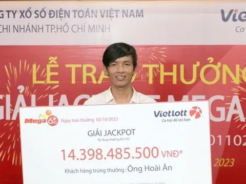 Một người trúng vietlott hơn 14 tỷ không đeo mặt nạ khi nhận giải