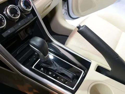 Vì sao không nên về P trước khi kéo phanh tay?