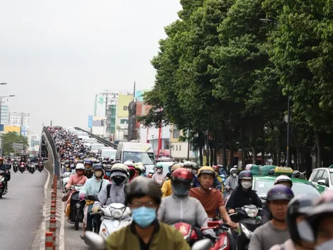 TP HCM: Nghiên cứu cấm xe máy lên cầu vượt thép Cộng Hòa và Hoàng Hoa Thám