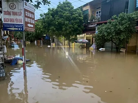 Mưa lớn tại Yên Bái, 2 người tử vong, tạm dừng chạy tàu Hà Nội-Lào Cai