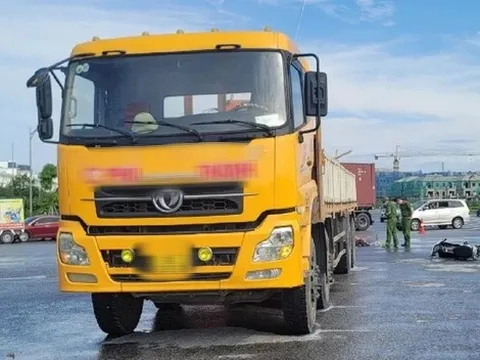 Va chạm với xe tải, thiếu niên 16 tuổi đi xe máy tử vong