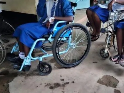 Bí ẩn căn bệnh khiến gần 100 nữ sinh trung học bị liệt tứ chi