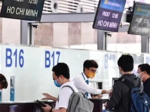 Giá vé máy bay cao ngất: Du lịch, hàng không nguy cơ thua trắng trên sân nhà