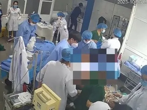 Nghẹt thở hàng chục y, bác sĩ cứu sống sản phụ ngưng tim, ngưng thở