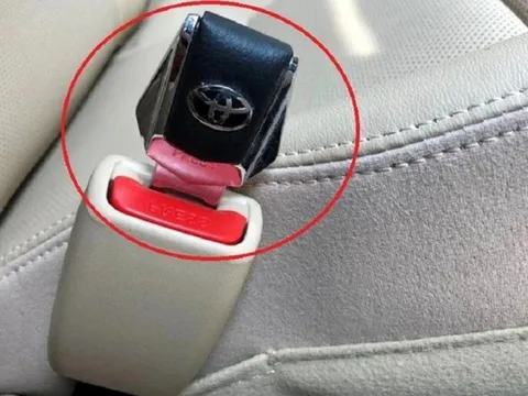 Có nên sử dụng chốt cắm thay thế dây đai an toàn?