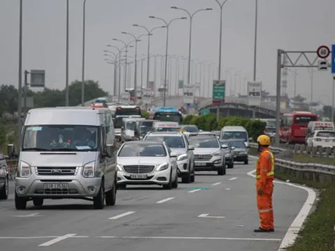 Đề xuất thiết lập “làn sóng xanh” giảm ùn ứ khu vực cảng Cát Lái