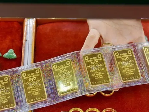 Giá vàng tiếp tục tăng mạnh