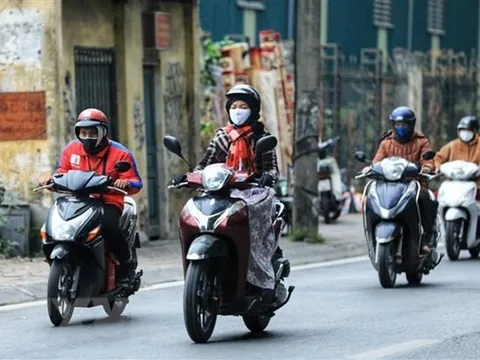 Không khí lạnh tràn về, miền Bắc lạnh 16 độ C, miền Trung mưa to