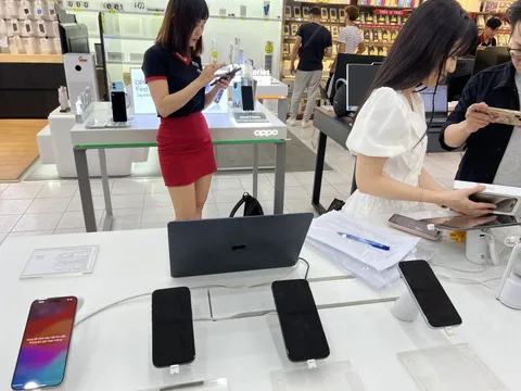 Các mẫu iPhone đời cũ bất ngờ hút hàng