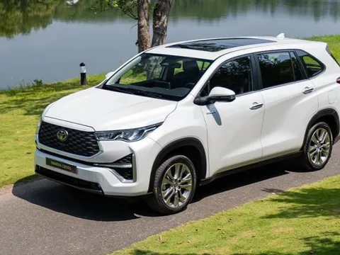Toyota Innova Cross lộ ảnh nội, ngoại thất rõ nét trước ngày ra mắt Việt Nam: Nhiều trang bị khủng, giá dễ tới tiền tỷ