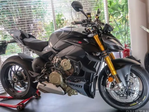 Ducati Streetfighter V4 và V4S 2024 trình làng, giá gần 900 triệu đồng