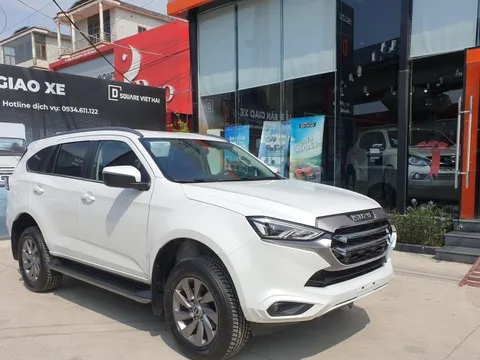 Đại lý xả Isuzu mu-X bản thấp giảm gần 150 triệu: Rẻ hơn hẳn Fortuner và Everest, đáng cân nhắc nếu thích thực dụng