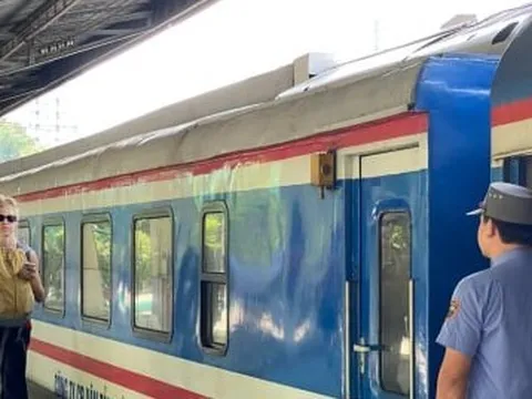 Vé tàu Tết 2024 tăng giá, cao nhất gần 3 triệu đồng
