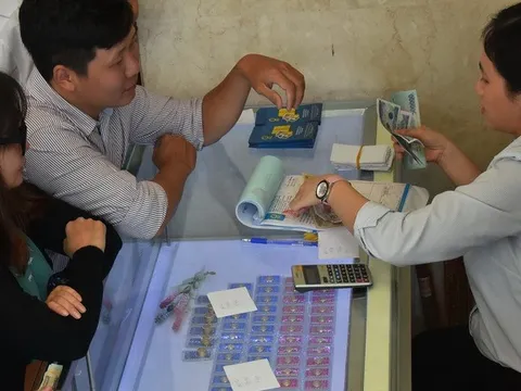 Giá vàng hôm nay 11-10: Vàng thế giới biến động khó lường