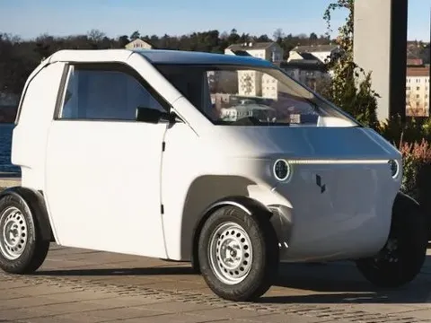 'Chiến thần' xe điện từ châu Âu sắp khuấy đảo thị trường: Ô tô 'bé hạt tiêu' có thể tháo rời cho tiện vận chuyển, giá quanh 250 triệu đồng