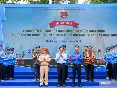 Hà Nội: 150 thanh niên tham gia hỗ trợ lực lượng CSGT và TTGT