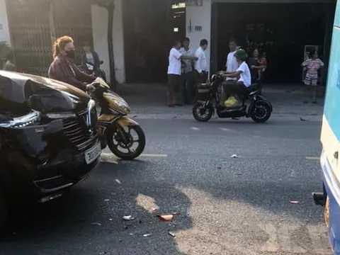 Đằng sau những bức ảnh TNGT: Đâm vào đuôi xe buýt, VinFast Lux SA bị bẹp capô, vỡ đèn pha