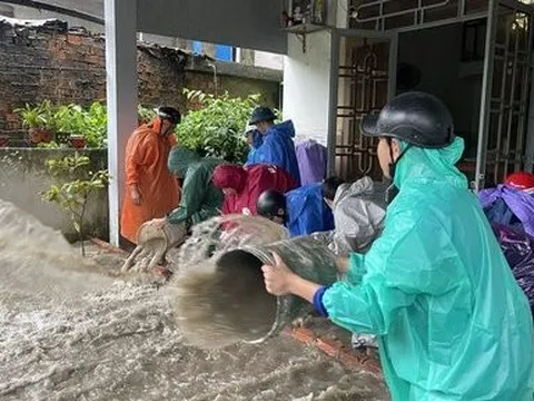Đà Nẵng đã sơ tán hơn 3.700 người nằm trong vùng ngập